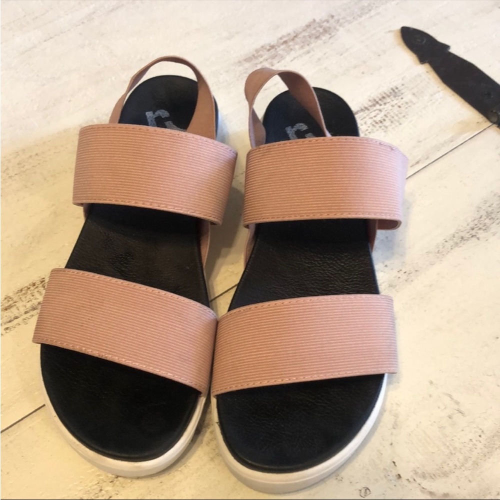 REPORT pink sandals with elastic band and white platform. Size 7.5.